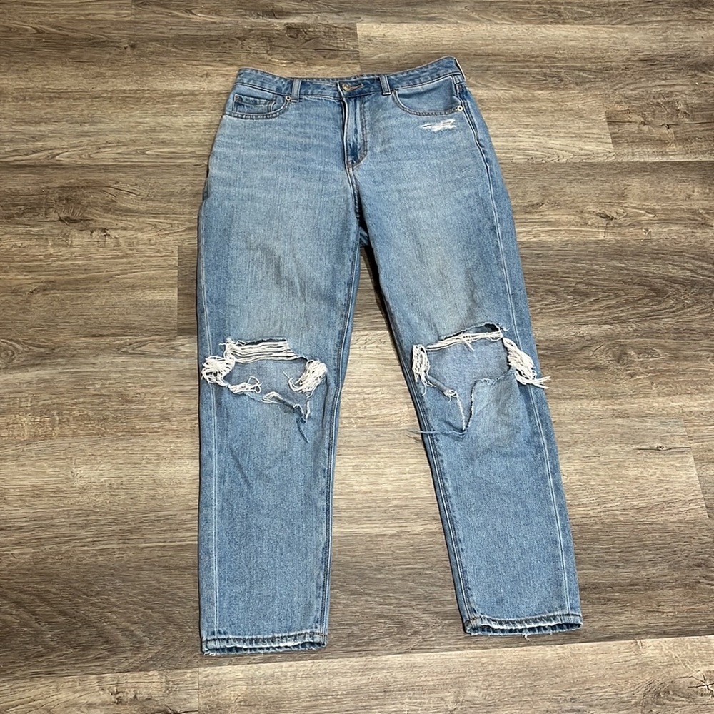 American Eagle Outfitters Light Wash Mom Jeans Size 4 Short